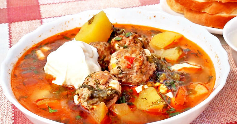 Как приготовить вкусно и просто Борщ со щавелем яйцом и фрикадельками в казане