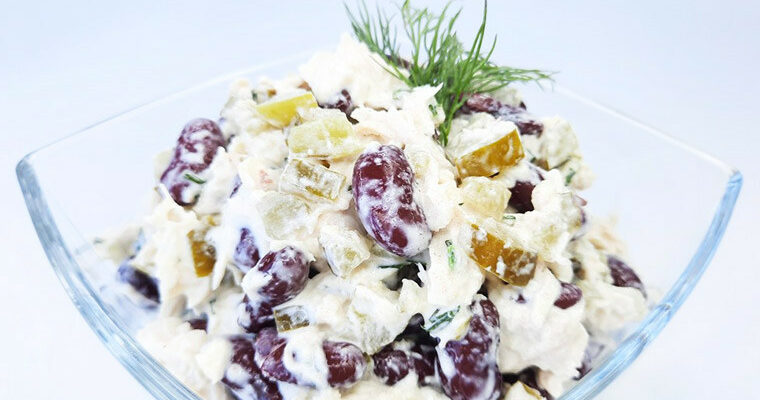 Рецепт как вкусно и просто приготовить Салат с куриной грудкой, фасолью и маринованными огурцами